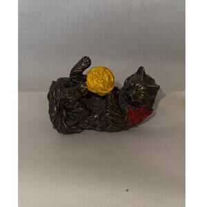 Vintage Franklin Mint 1988 Curio Cabinet Cat Figurine